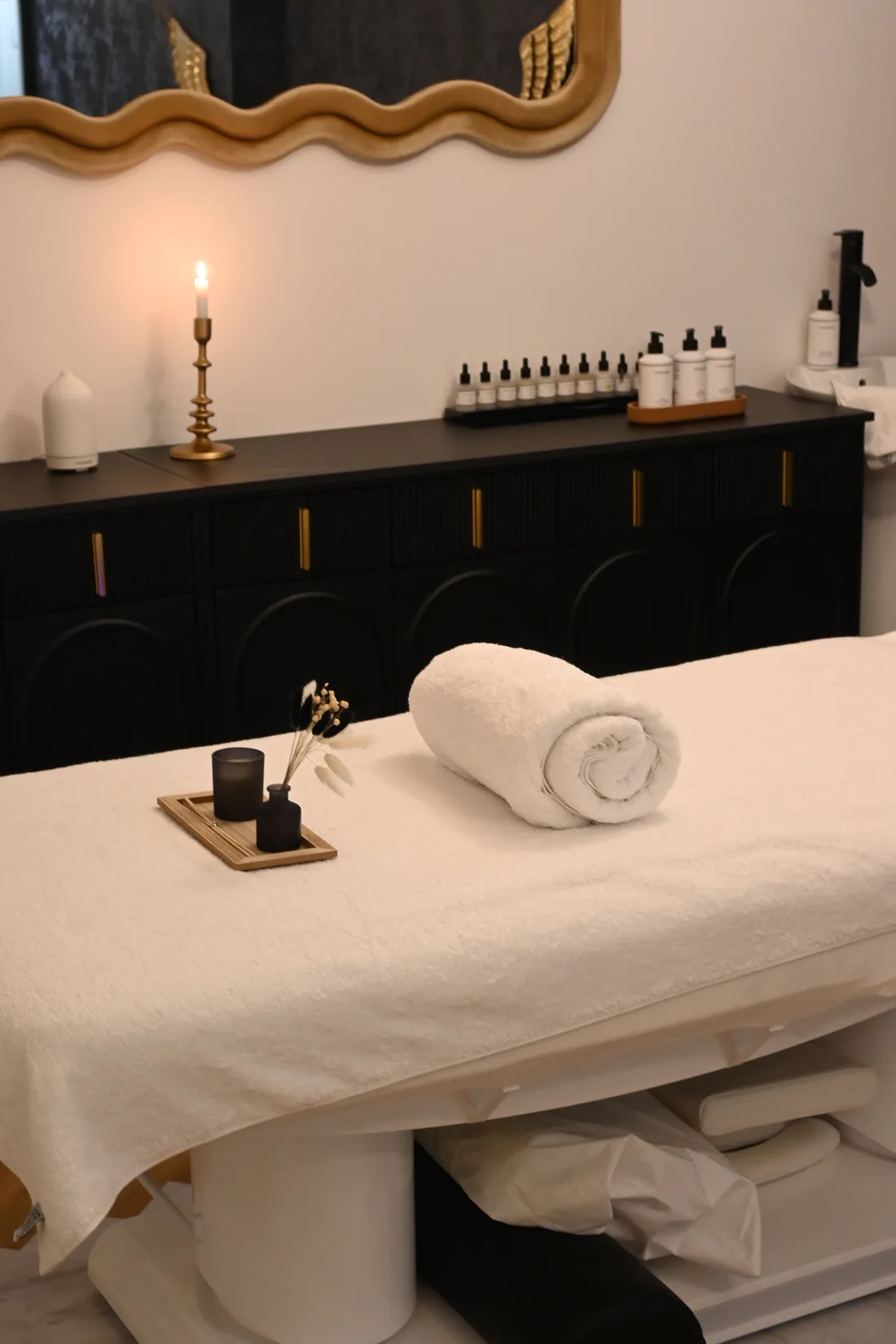 Calm ear candling treatment room
